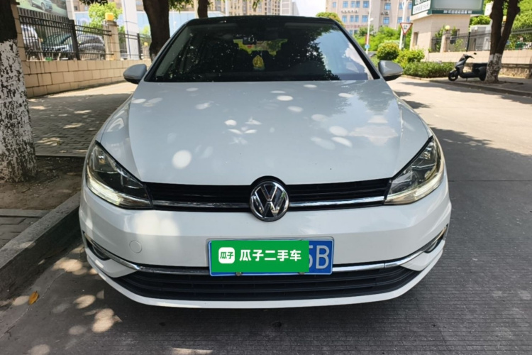 Volkswagen Golf 2020 car image #3