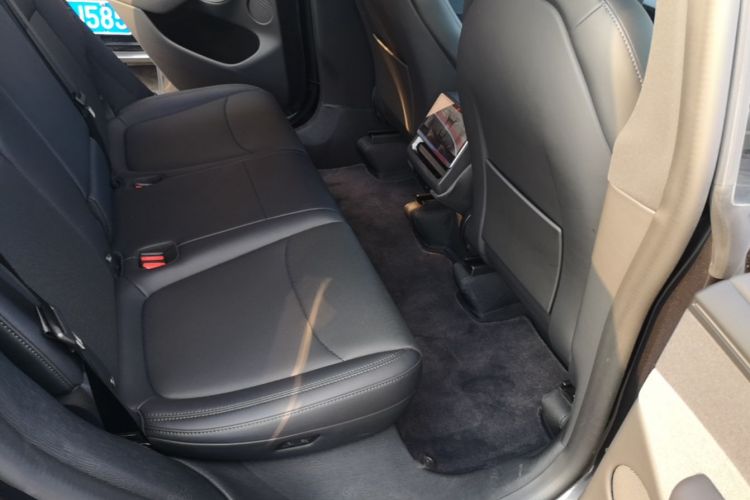 Tesla Model Y 2025 #17 Tesla Model Y 2025 car image #17