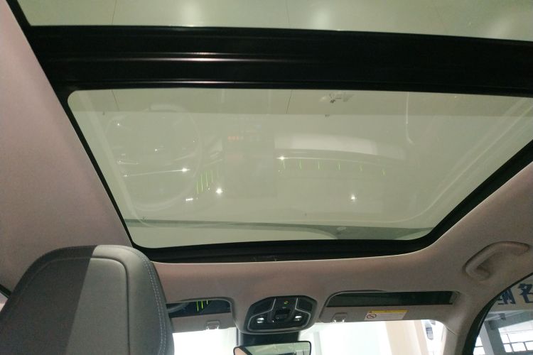 GEELY Boyue L 2024 car image #18