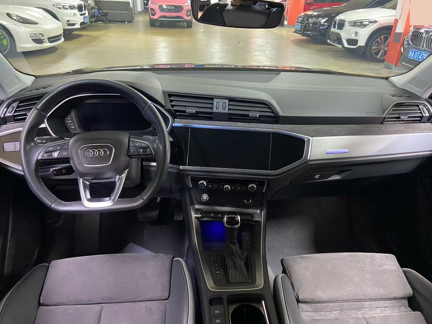 Audi Q3 2020 car image #7