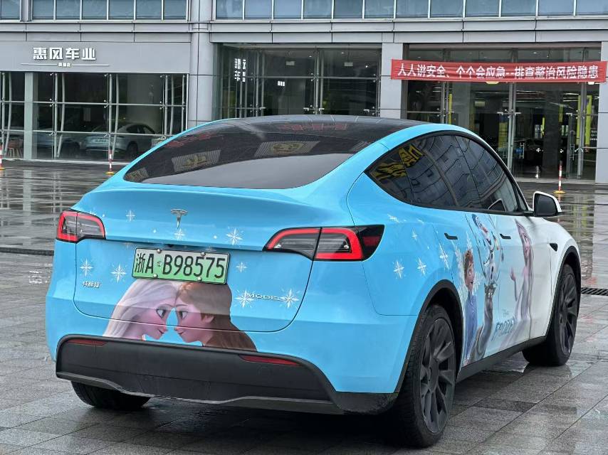 Tesla Model Y 2023 #6 Tesla Model Y 2023 car image #6