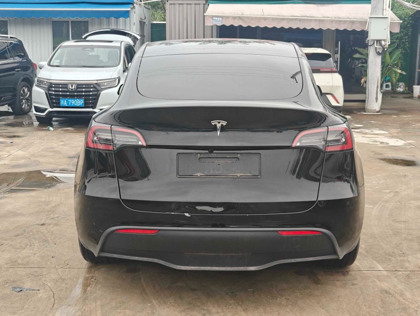 Tesla Model Y 2024 #5 Tesla Model Y 2024 car image #5