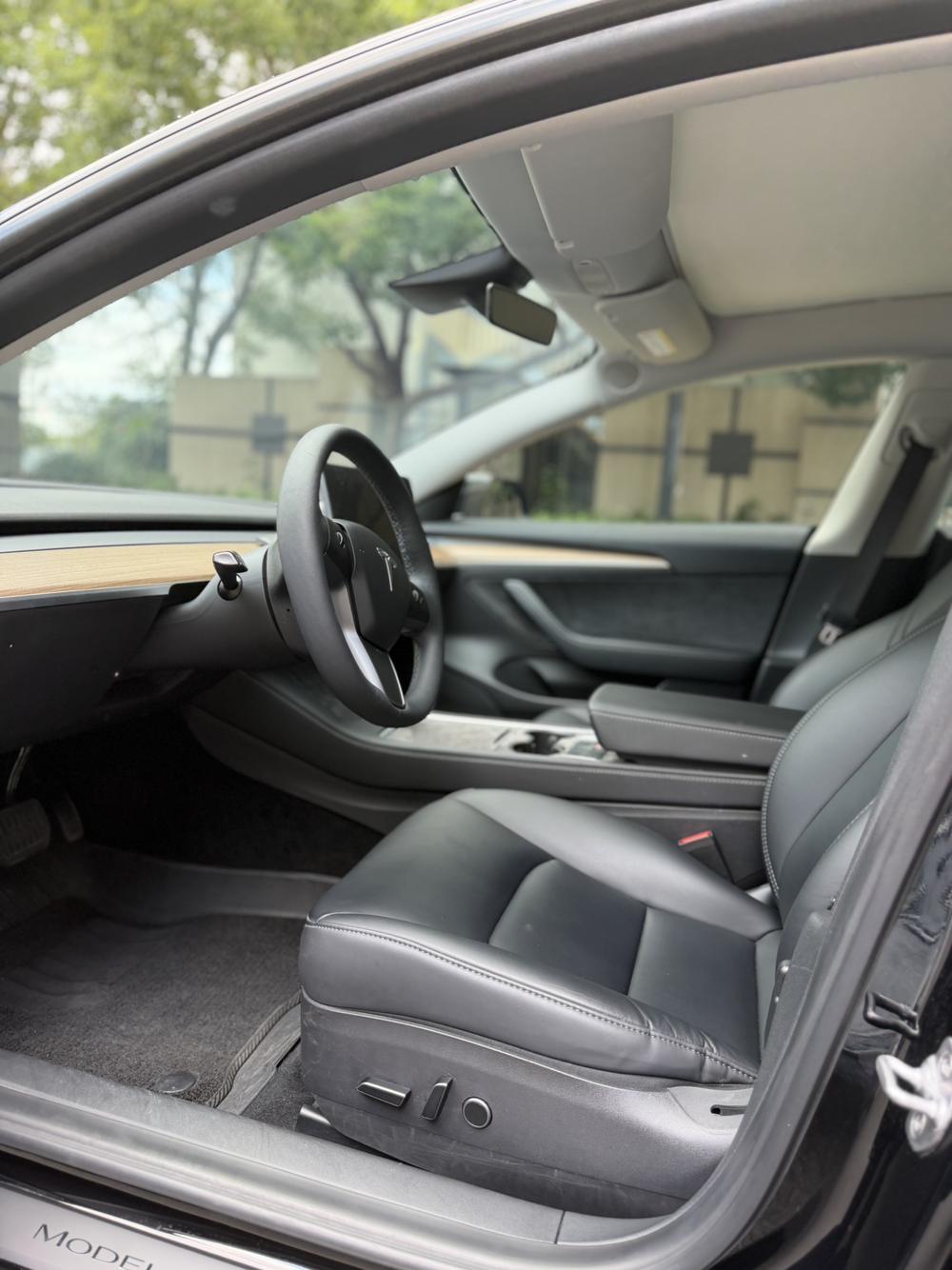 Tesla Model 3 2023 car image #16
