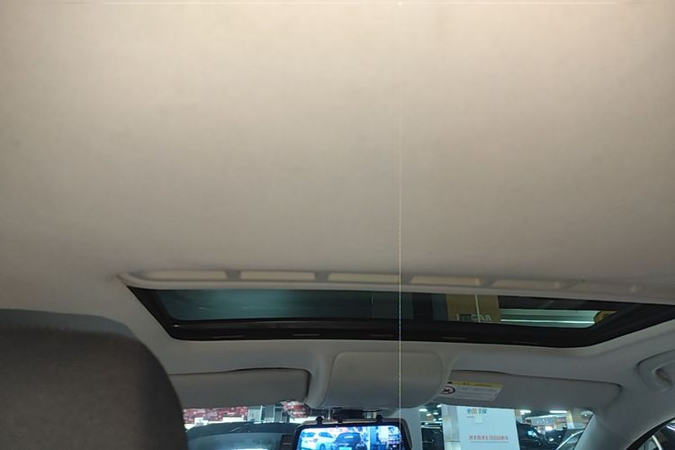 Volkswagen Polo 2015 car image #18