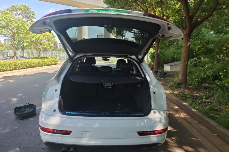 Audi Q3 2017 car image #19