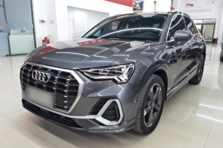 Audi Q3 2021 immagine di auto #2