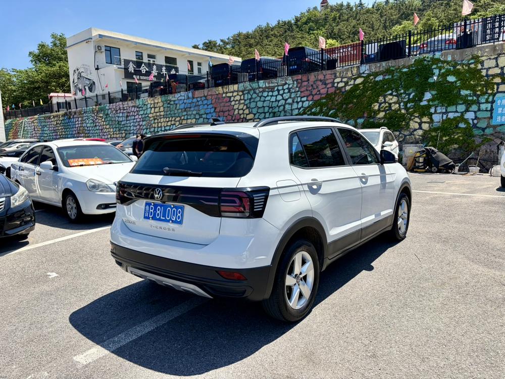Volkswagen T-Cross 2023 car image #6