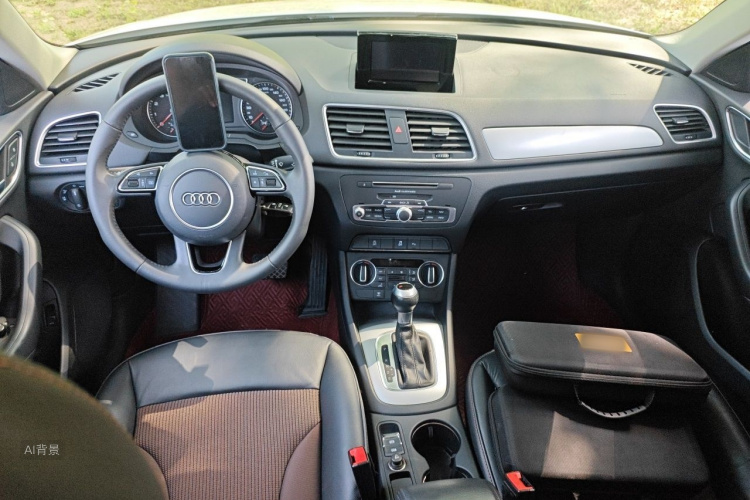 Audi Q3 2019 car image #11