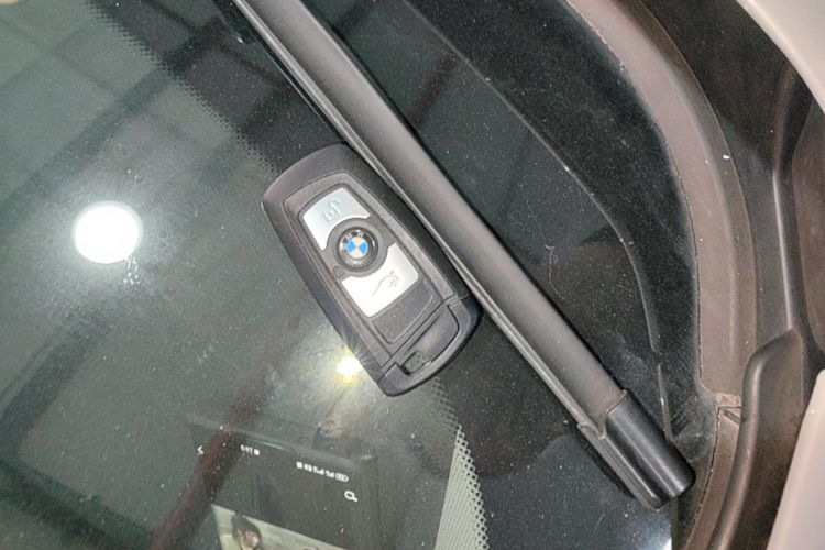 BMW 3 Series 2017 #9 BMW 3 Series 2017 car image #9