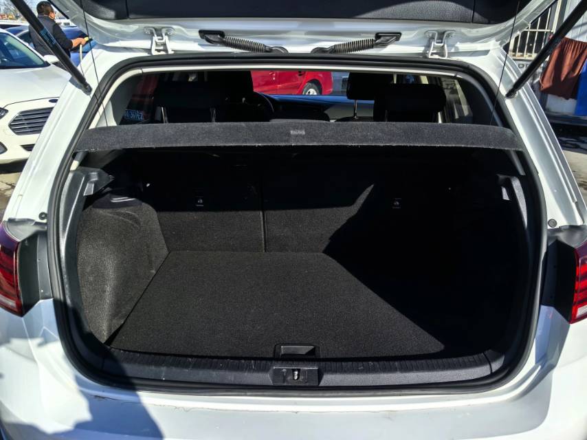 Volkswagen Golf 2020 car image #9