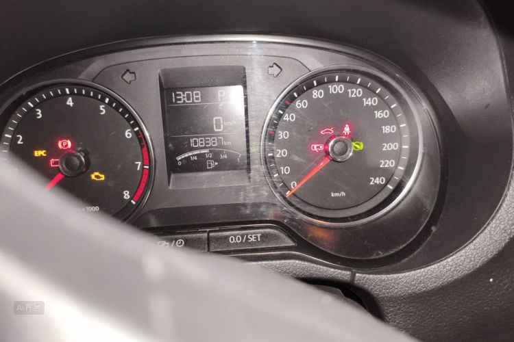 Volkswagen Polo 2015 car image #13