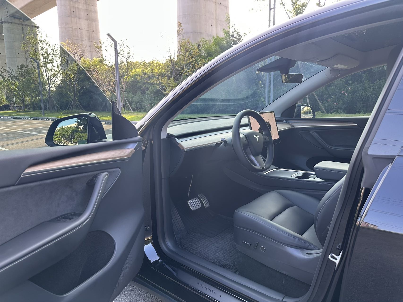 Tesla Model Y 2022 #4 Tesla Model Y 2022 car image #4