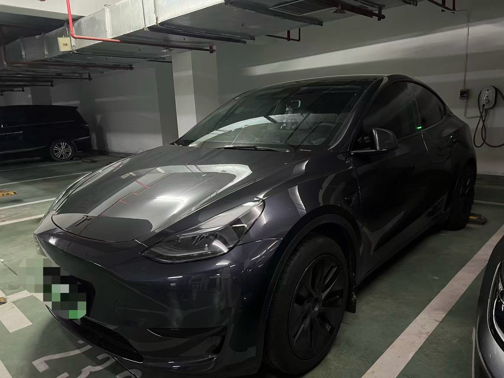Tesla Model Y 2024 immagine di auto 