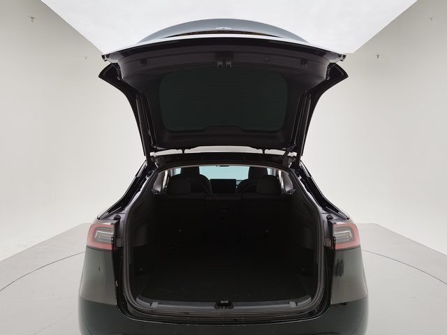 Tesla Model Y 2023 #4 Tesla Model Y 2023 car image #4