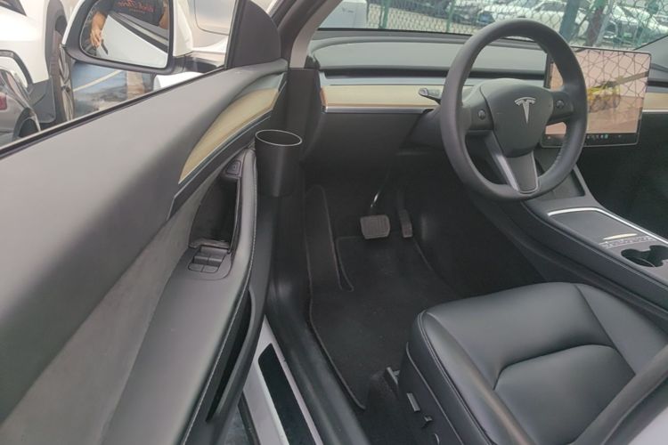 Tesla Model Y 2022 #13 Tesla Model Y 2022 car image #13