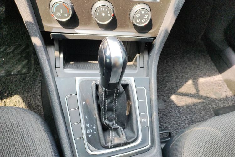 Volkswagen Golf 2017 imagem de carro #18