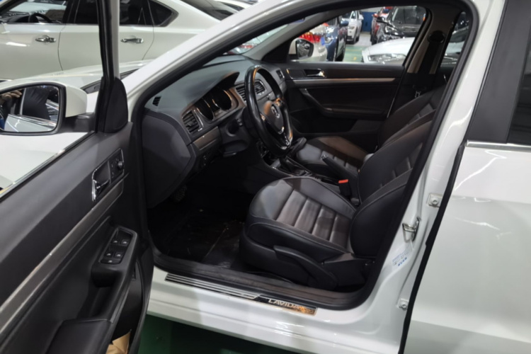 Volkswagen Lavida 2018 car image #16