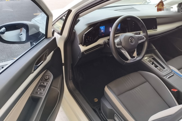 Volkswagen Golf 2021 car image #16