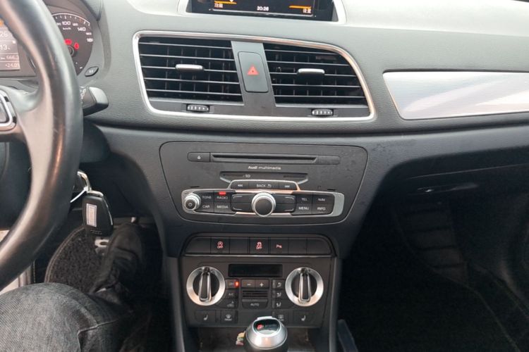Audi Q3 2015 #13 Audi Q3 2015 car image #13