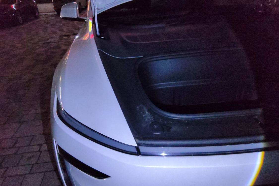 Tesla Model Y 2025 immagine di auto #11