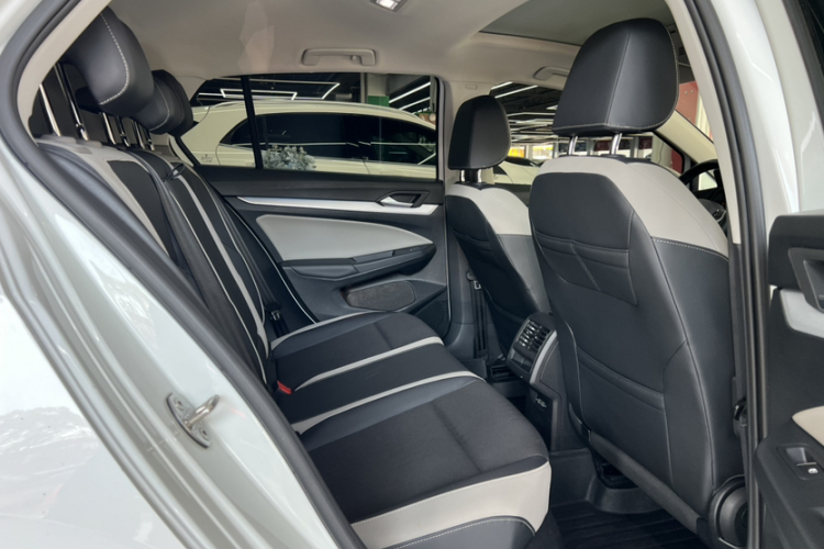Volkswagen Golf 2021 immagine di auto #11