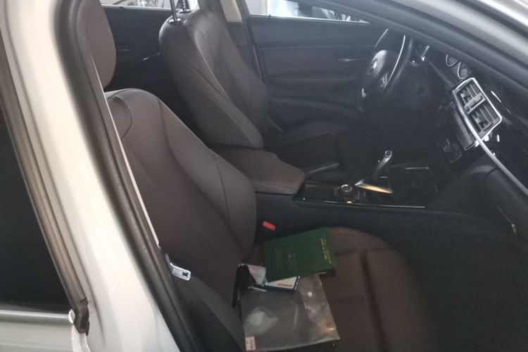 BMW 3 Series 2018 car image #24
