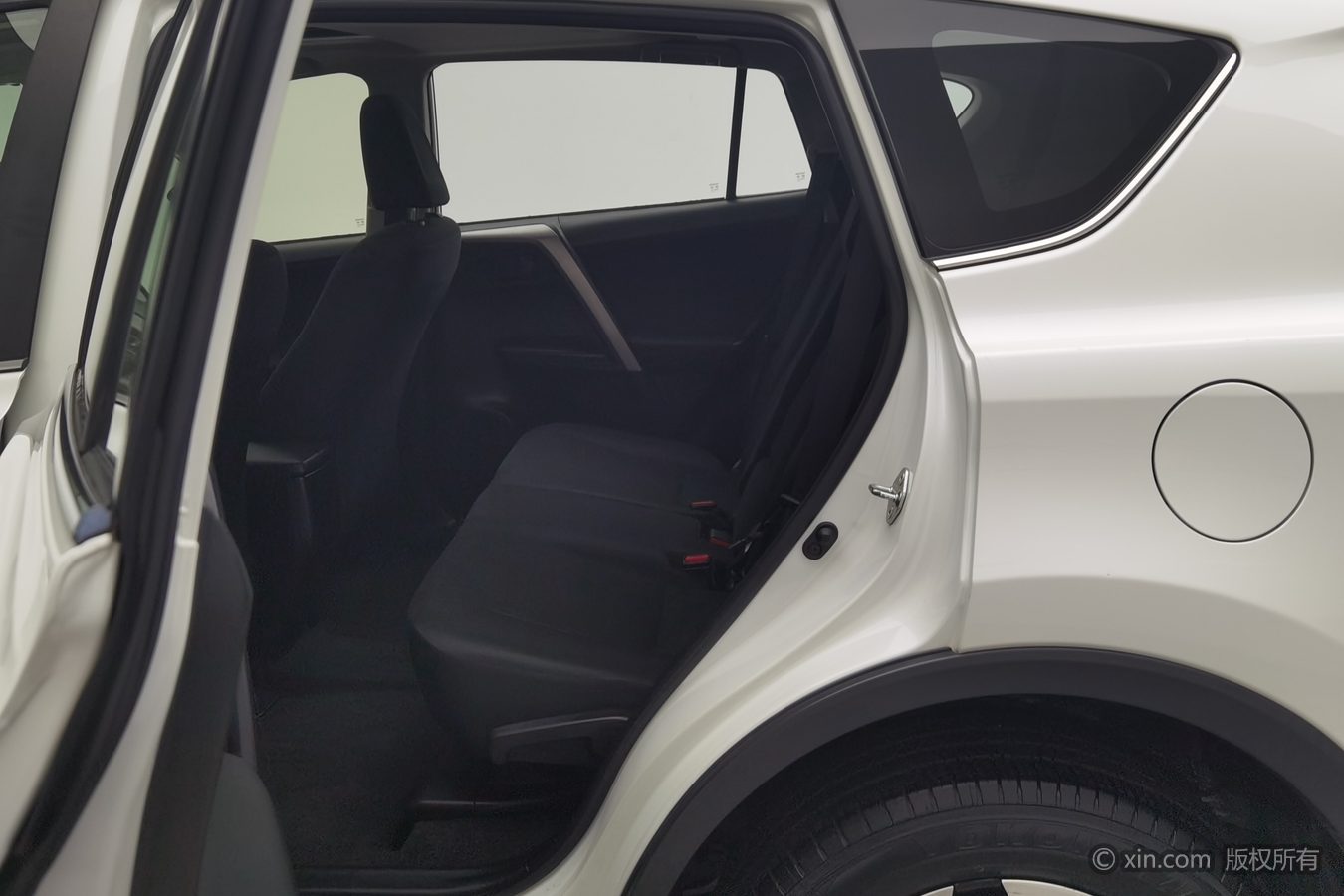Toyota RAV4 2017 صورة سيارة #16