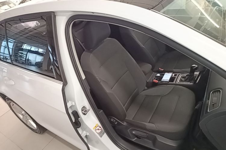Volkswagen Golf 2015 car image #30