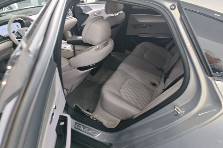 BYD Han 2025 car image #17