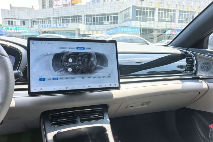 BYD Han 2025 car image #13