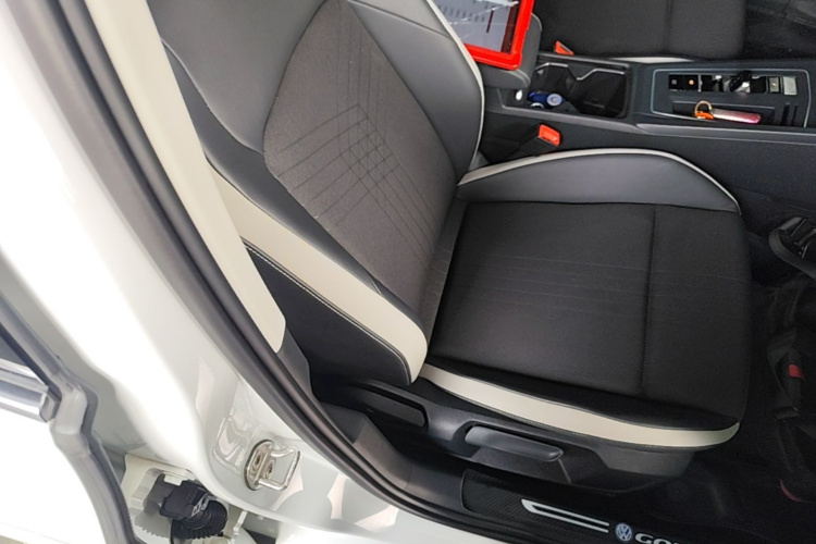Volkswagen Golf 2024 car image #24