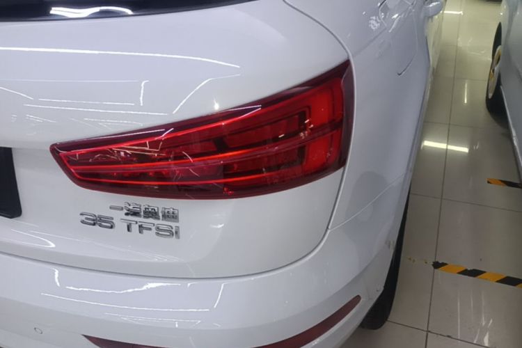 Audi Q3 2017 car image #8