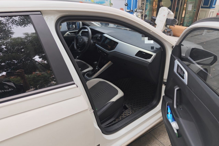Volkswagen Polo 2021 car image #21