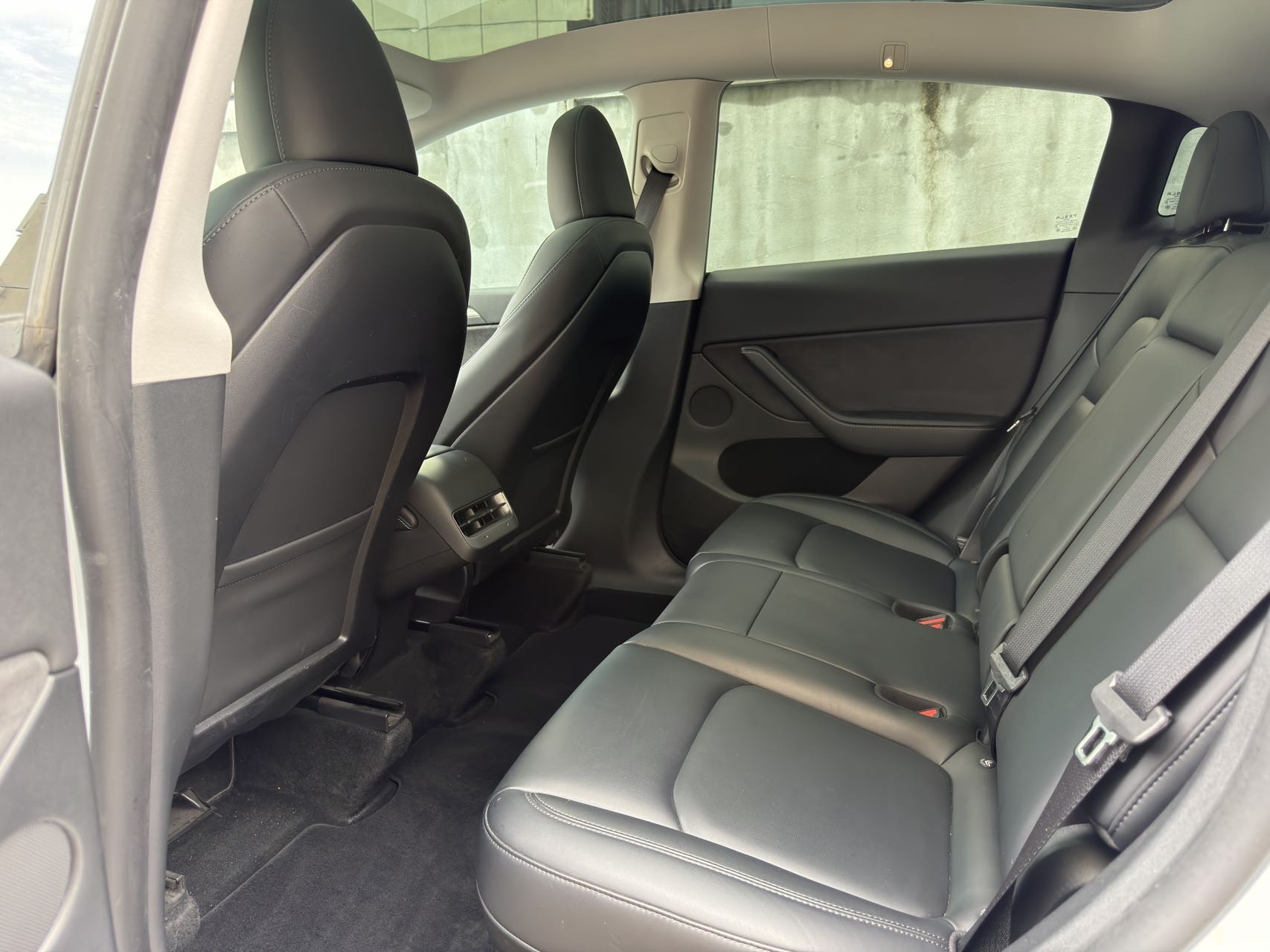 Tesla Model Y 2024 #8 Tesla Model Y 2024 car image #8