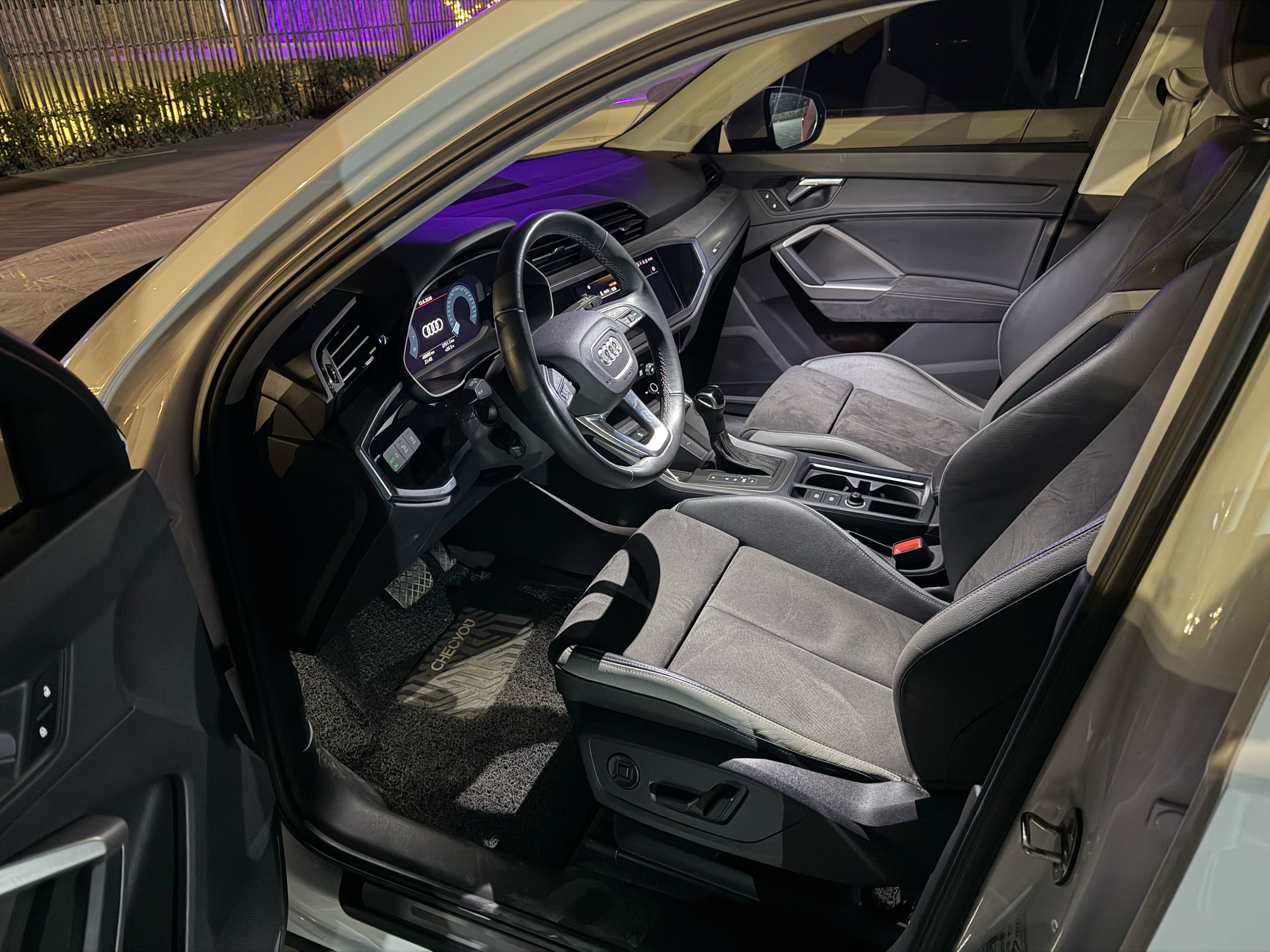Audi Q3 2023 car image #4