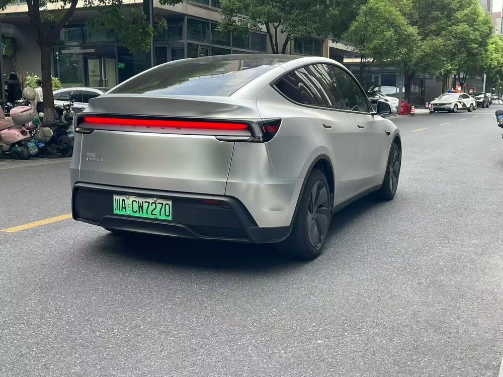 Tesla Model Y 2025 car image #5