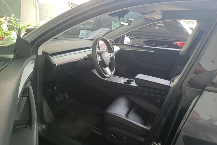 Tesla Model Y 2024 #16 Tesla Model Y 2024 car image #16