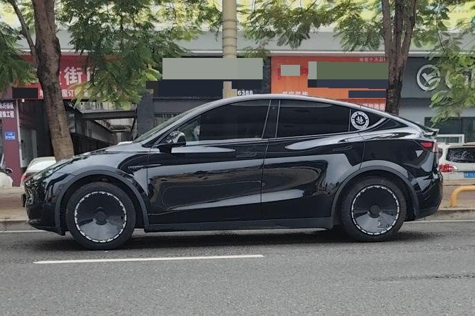 Tesla Model Y 2023 #2 Tesla Model Y 2023 car image #2