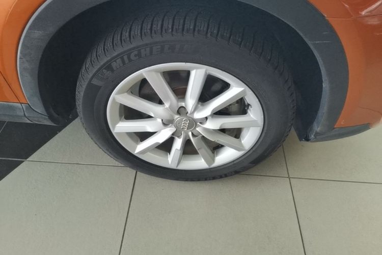 Audi Q3 2016 car image #9