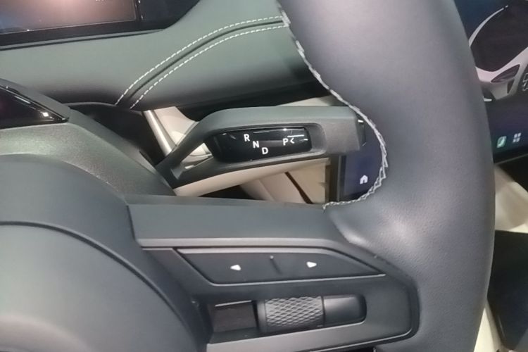 MI SU7 2025 car image #17