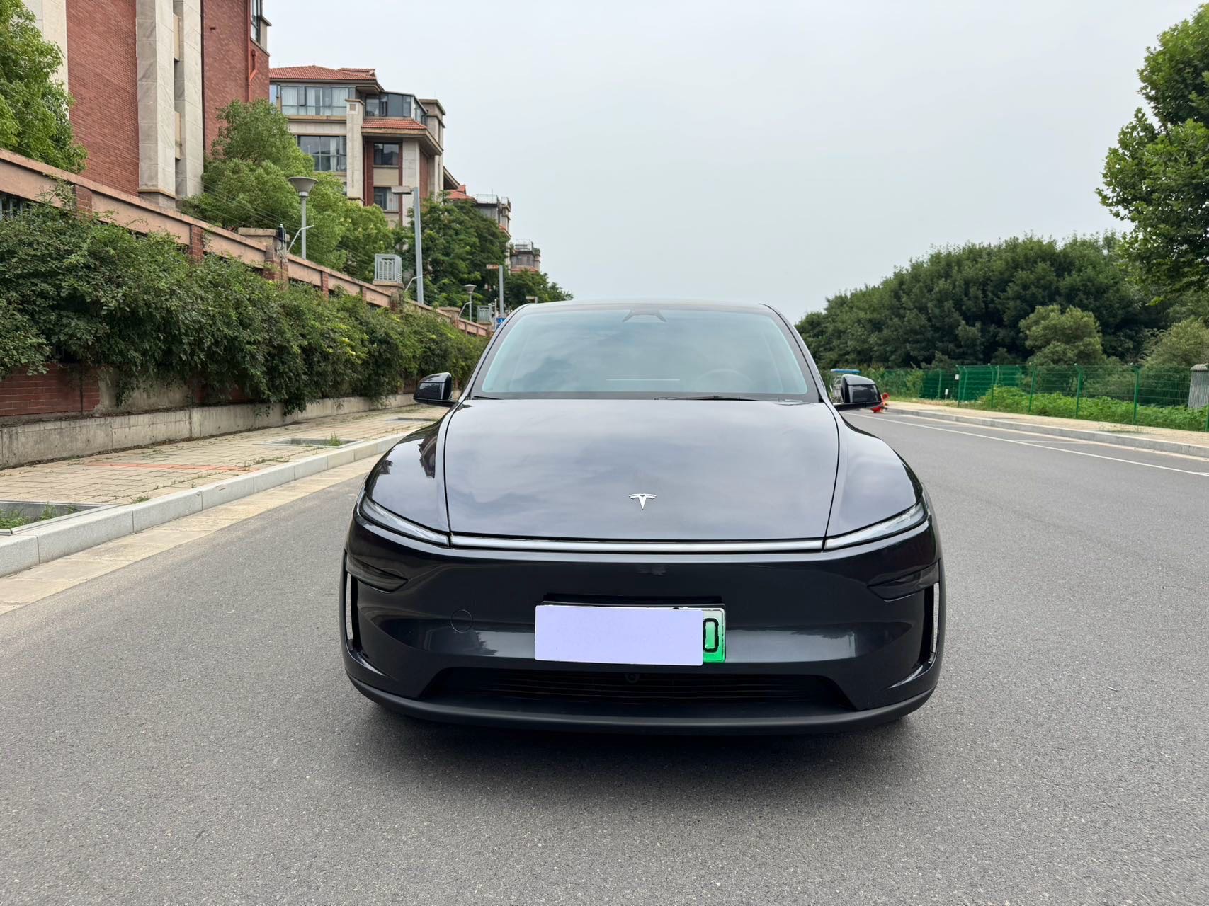 Tesla Model Y 2025 #2 Tesla Model Y 2025 car image #2