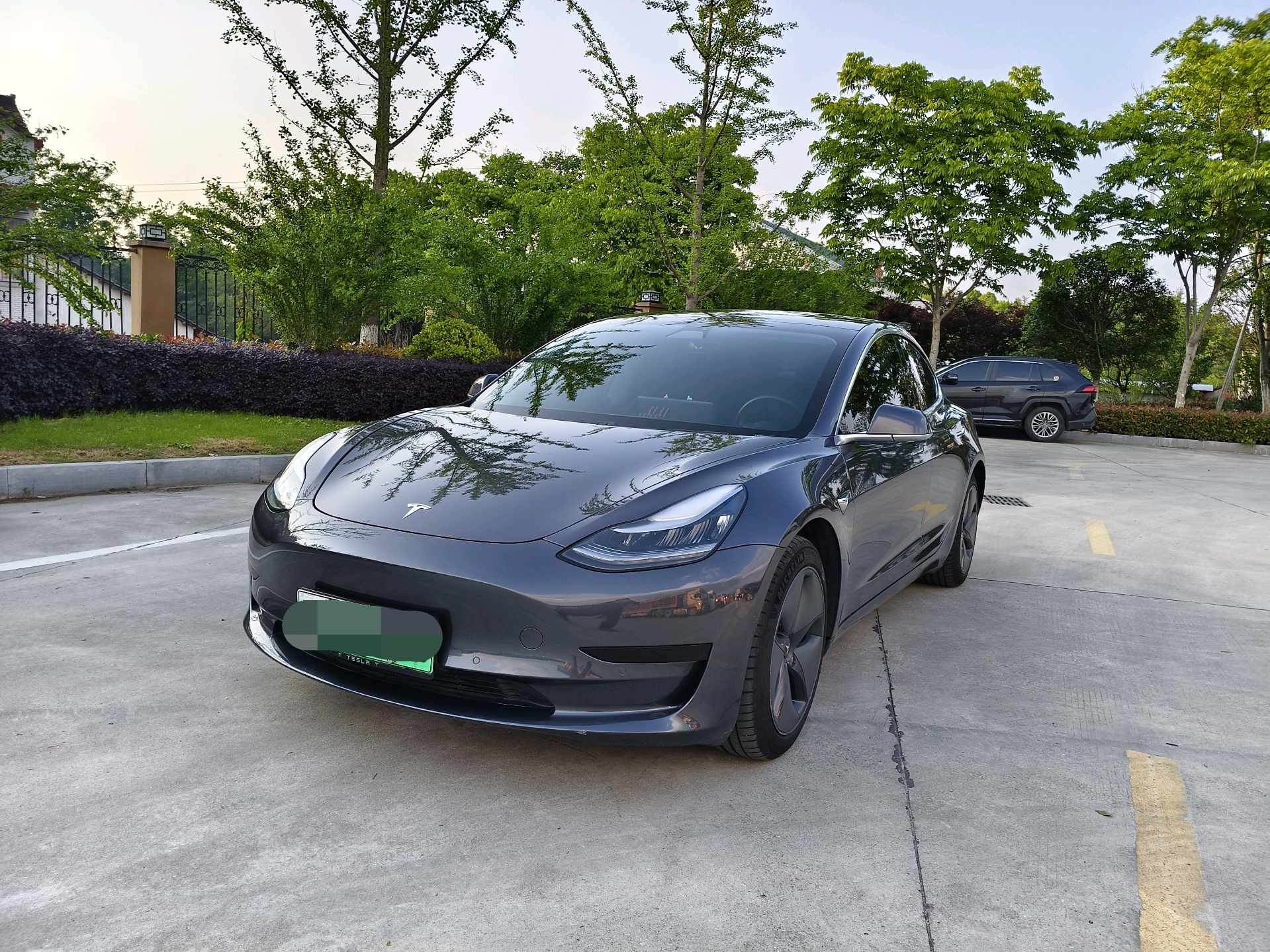 Tesla Model 3 2020 car image 