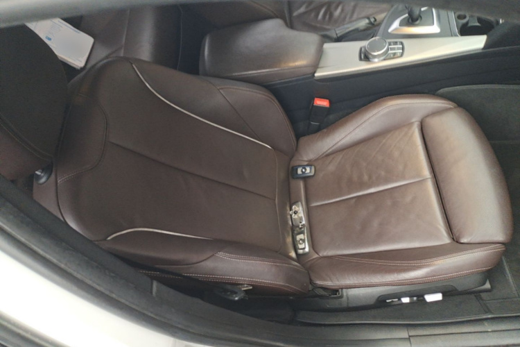 BMW 3 Series 2019 car image #24