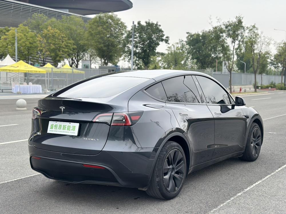 Tesla Model Y 2024 #7 Tesla Model Y 2024 car image #7