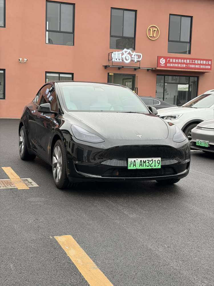 Tesla Model Y 2022 car image #3