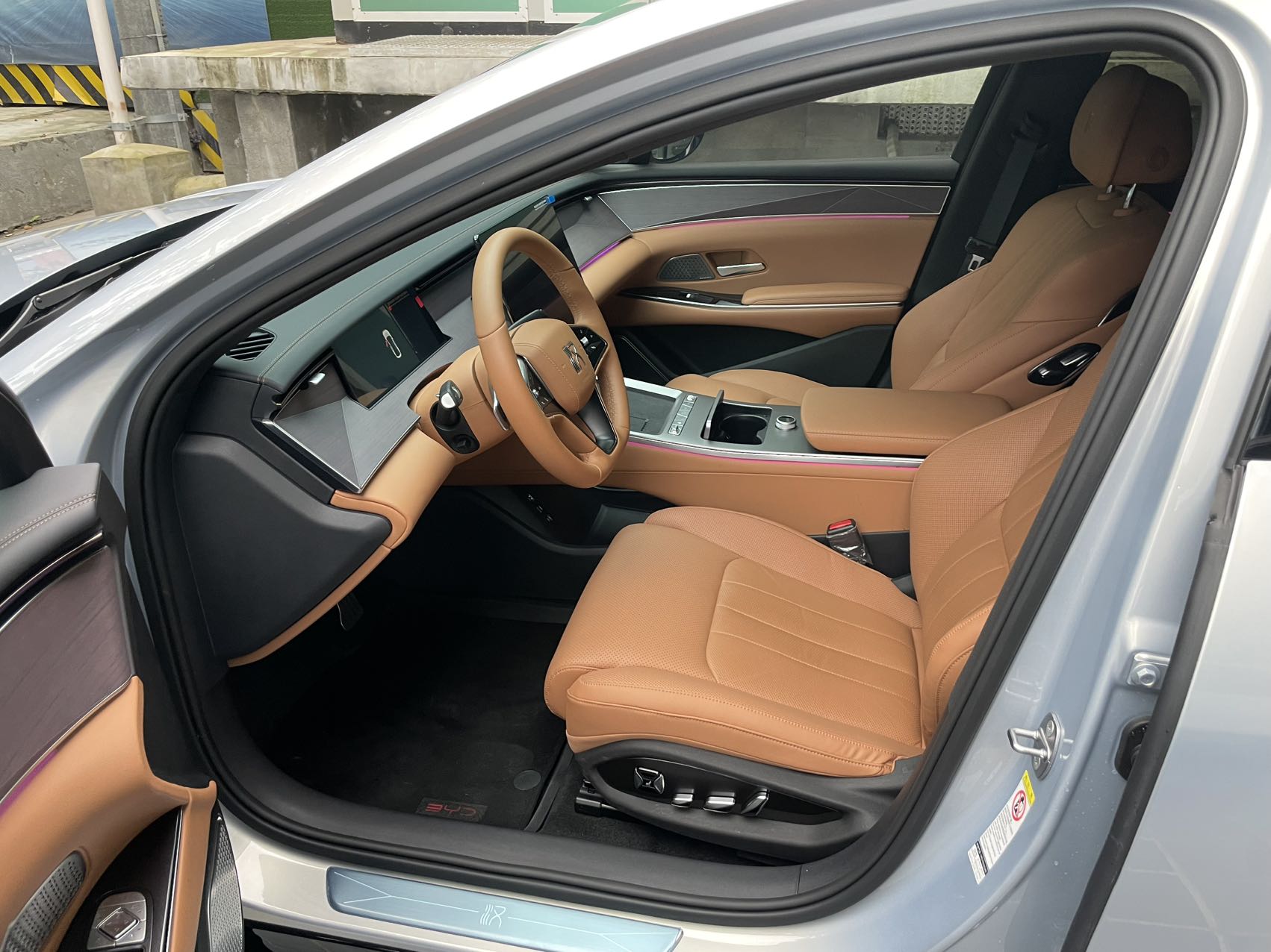 BYD HanL 2025 car image #3