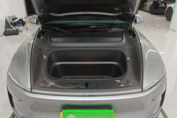 Tesla Model Y 2025 #20 Tesla Model Y 2025 car image #20