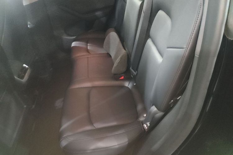 Tesla Model Y 2023 car image #17