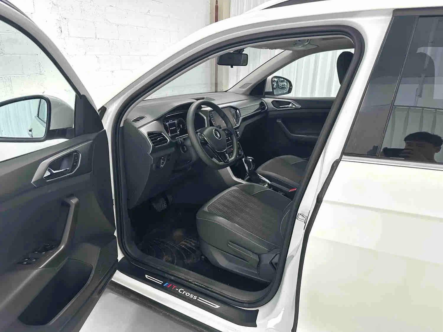 Volkswagen T-Cross 2022 car image #6