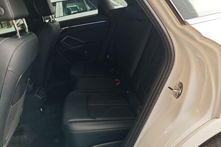 Audi Q3 2025 immagine di auto #17